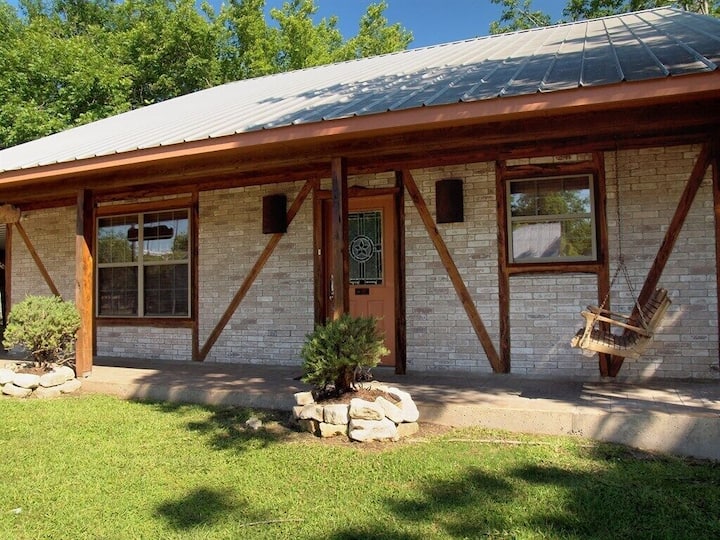 A Few Steps Away From The Schlitterbahn Waterpark. - New Braunfels, TX