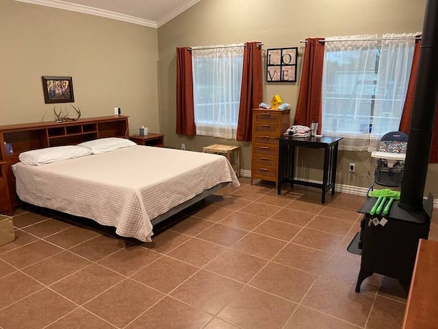 Lake Godstone managed Airbnb listing 2