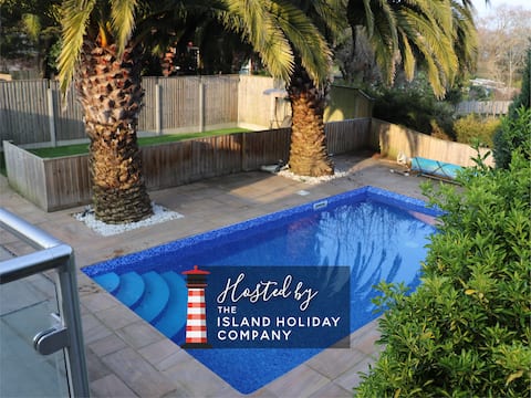 No 1 Ashey-Ryde with Heated Swimming Pool