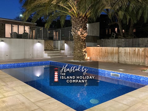 No 1 Ashey-Ryde with Heated Swimming Pool