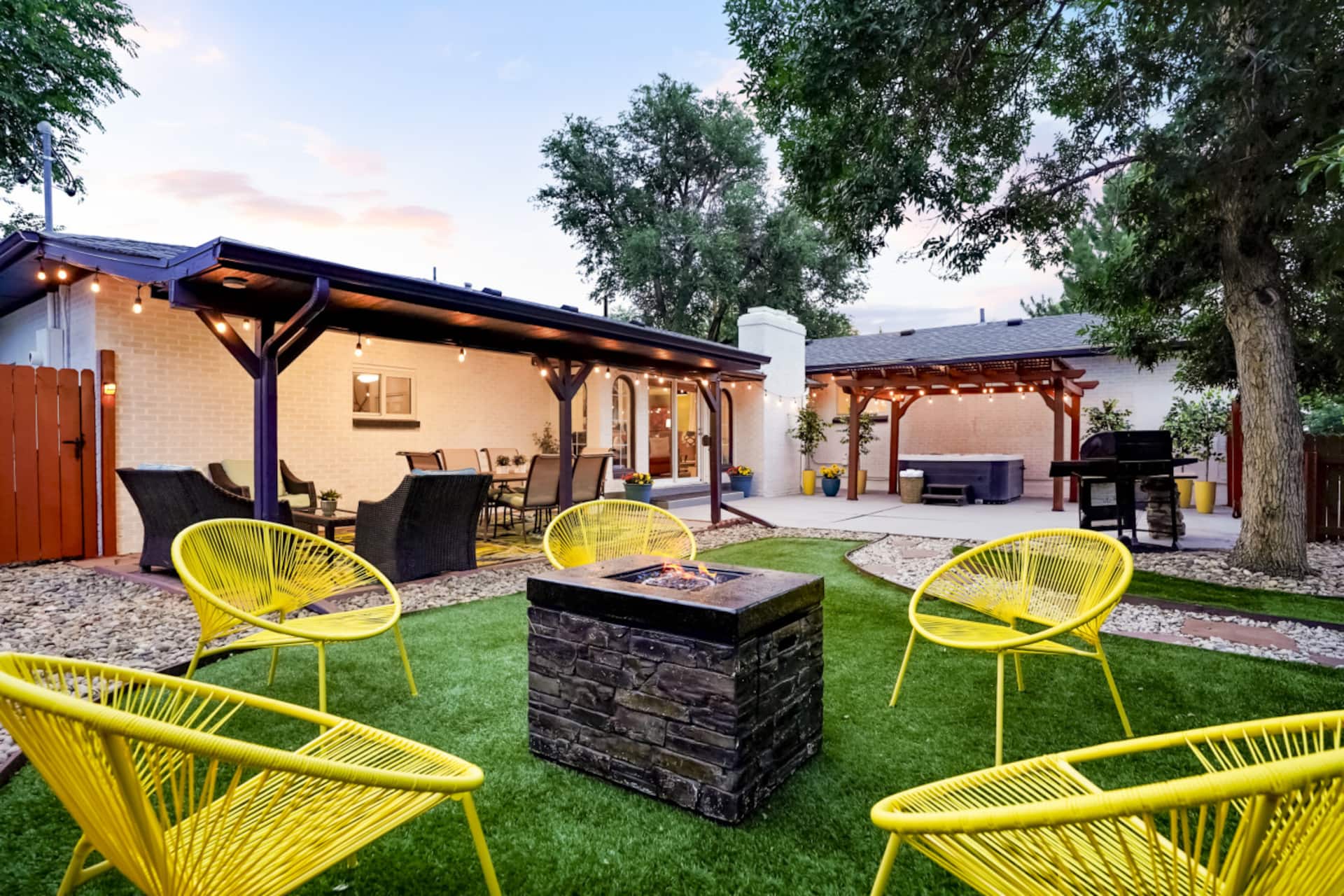Memory Maker-Hot Tub-Pool Tbl-Fire Pit-4 Miles DT