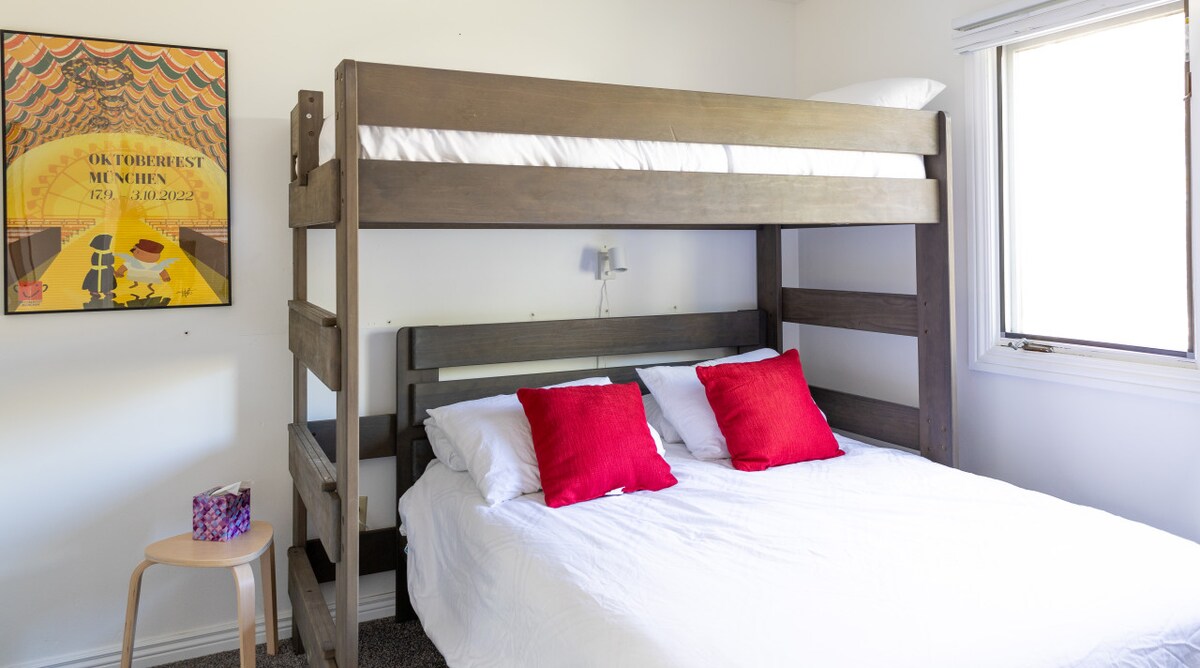 Bunk RM (2 Bunks: QN/Twn & Twn Twn