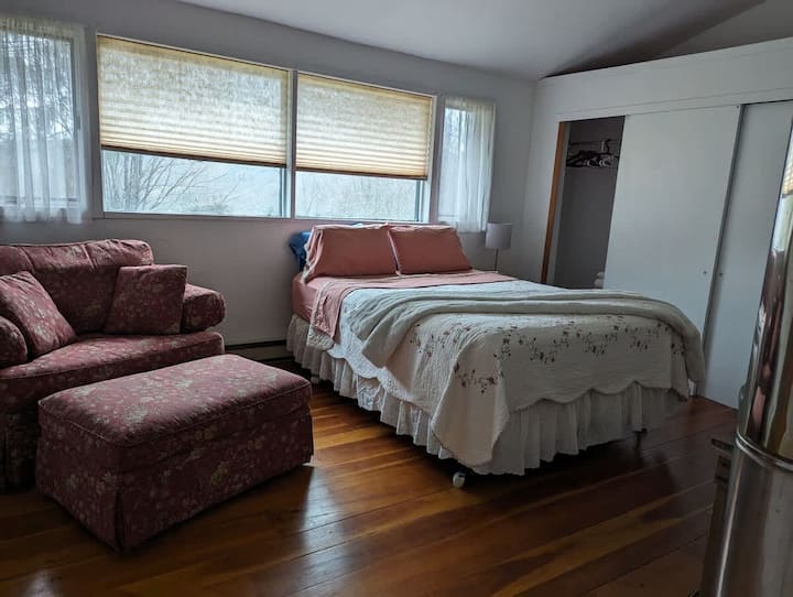 dormitorio de arriba con dos adultos