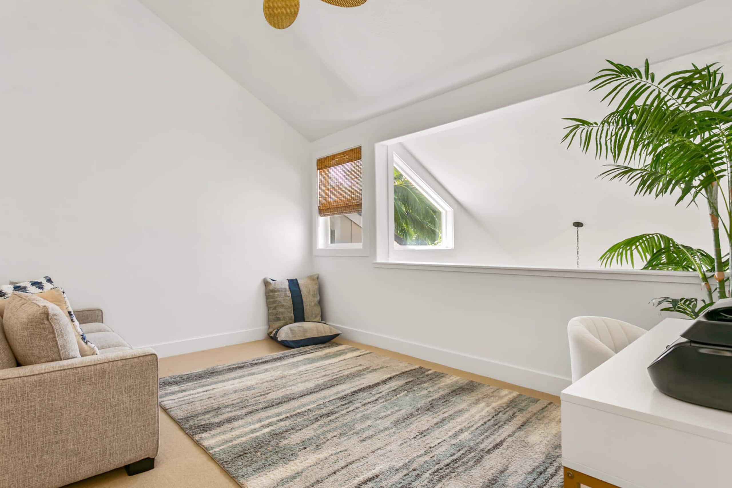 koolkondo Luxury Designer Condo with AC by the beach - Image 5