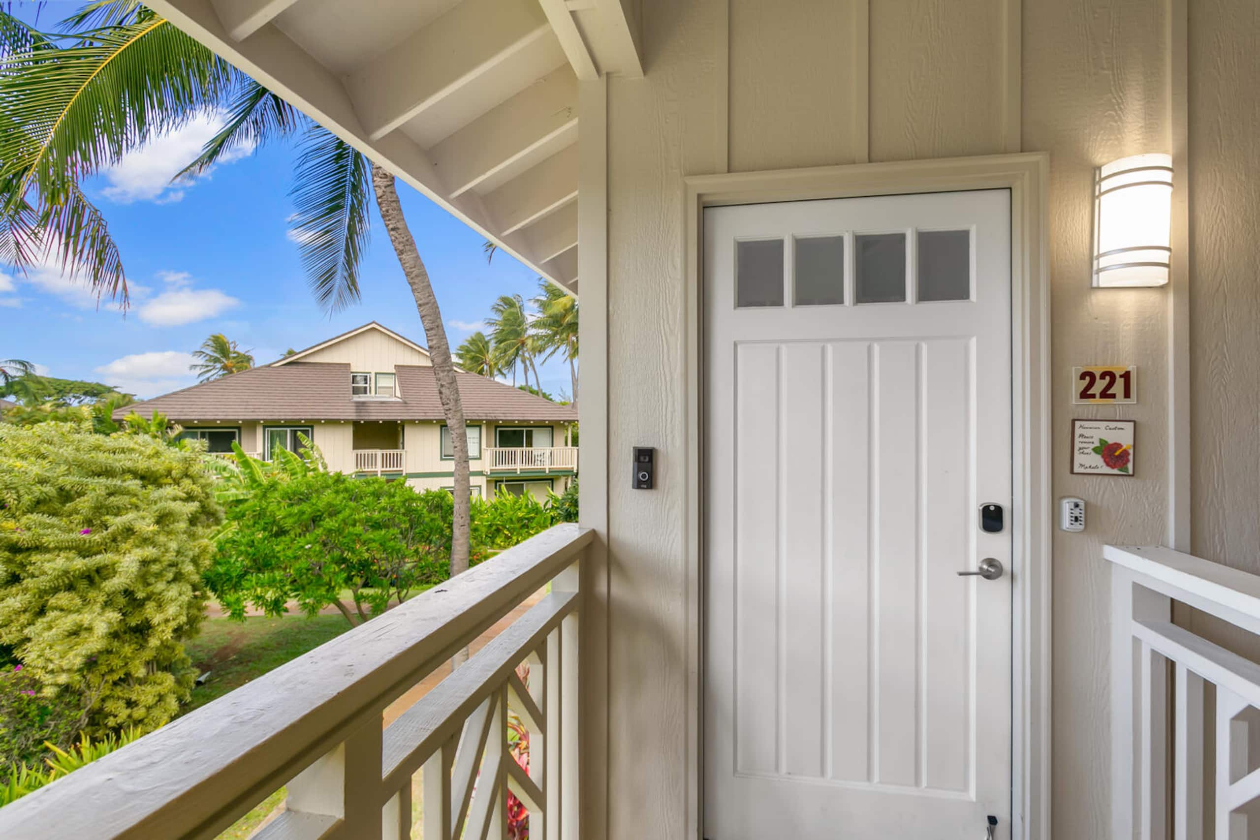 koolkondo Luxury Designer Condo with AC by the beach - Image 22
