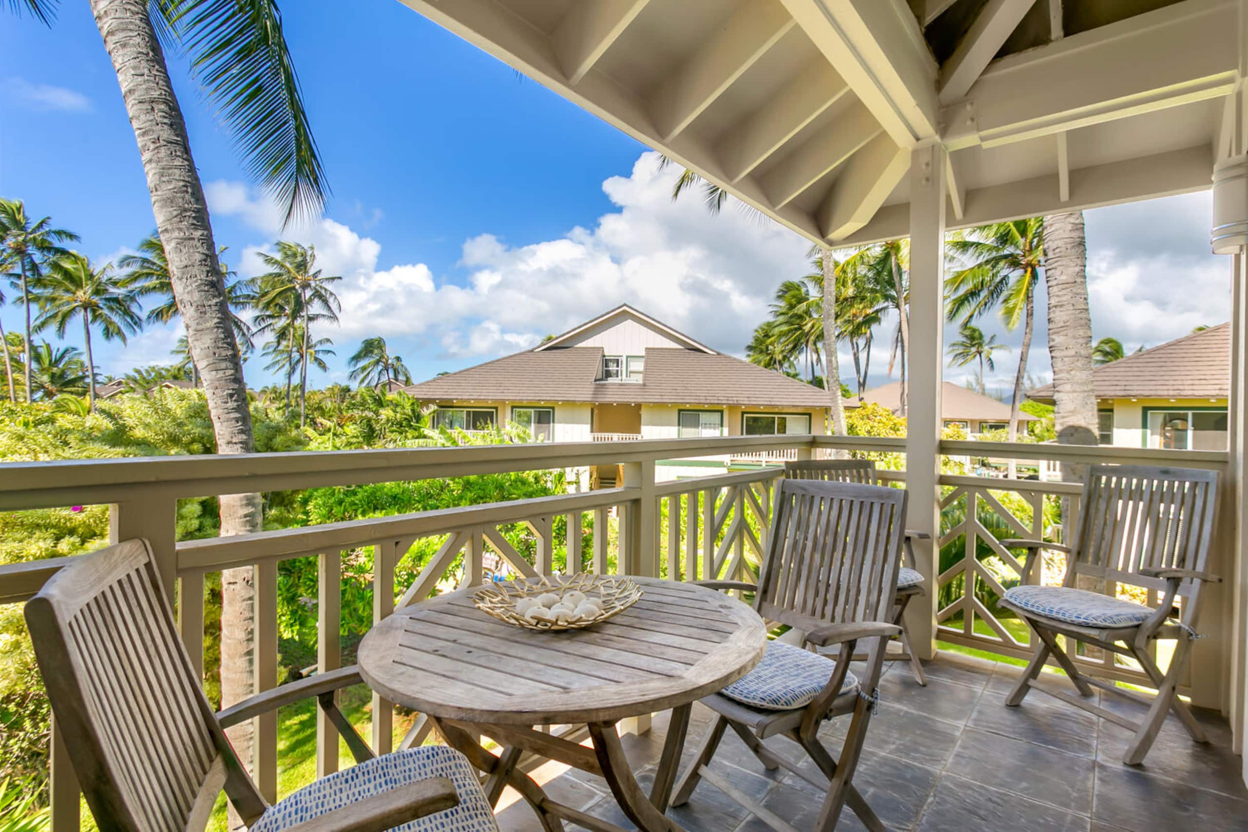 koolkondo Luxury Designer Condo with AC by the beach - Image 9