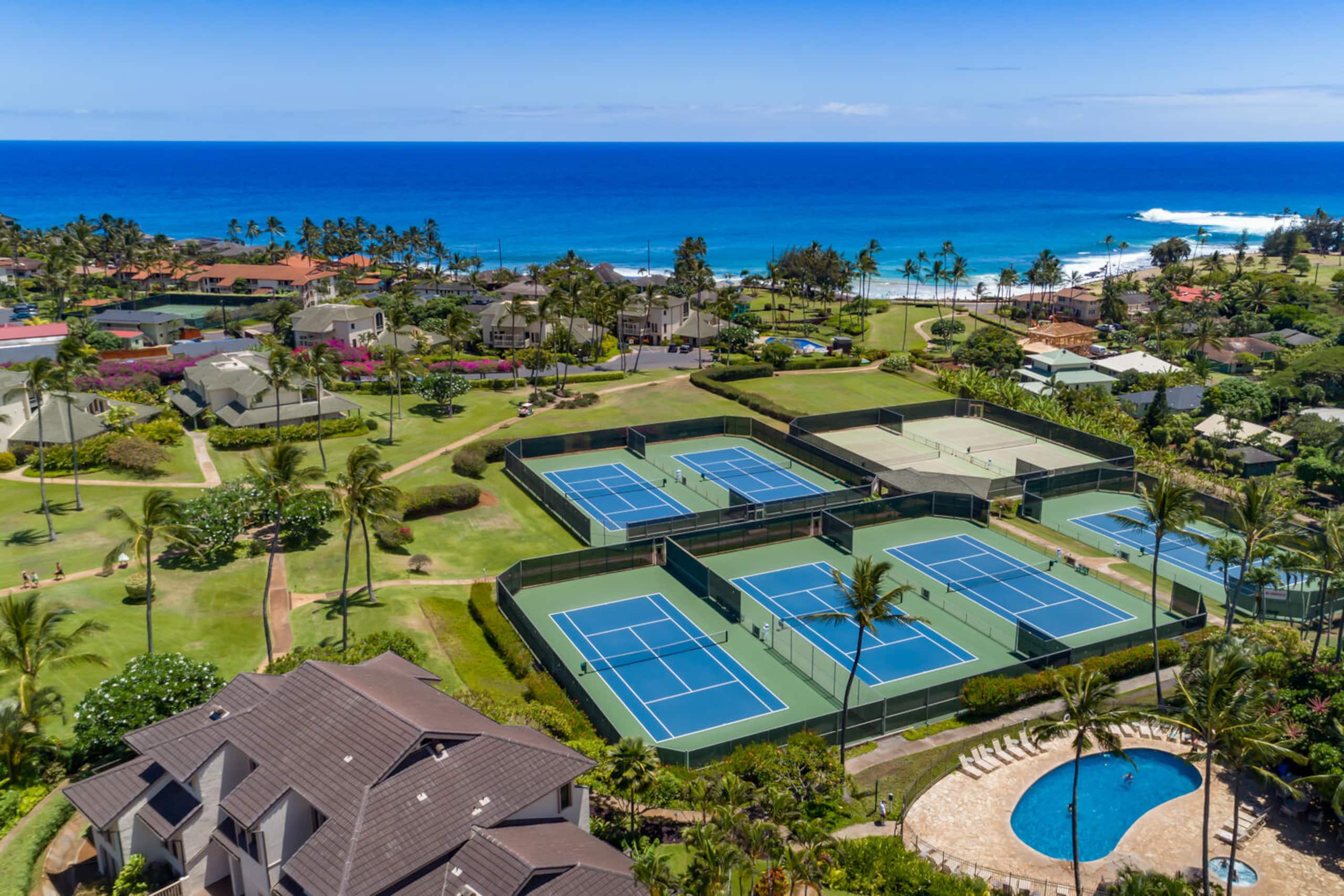 koolkondo Luxury Designer Condo with AC by the beach - Image 23