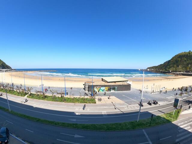 Colon Zurriola, in front of the beach gallery image 3