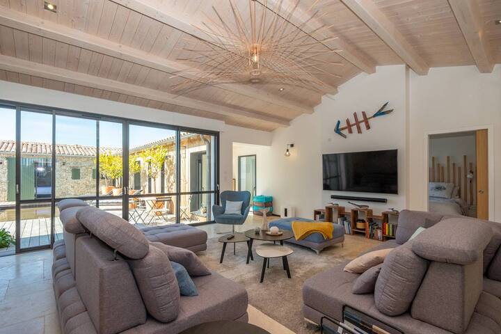 Ré Experiences managed Airbnb listing 1