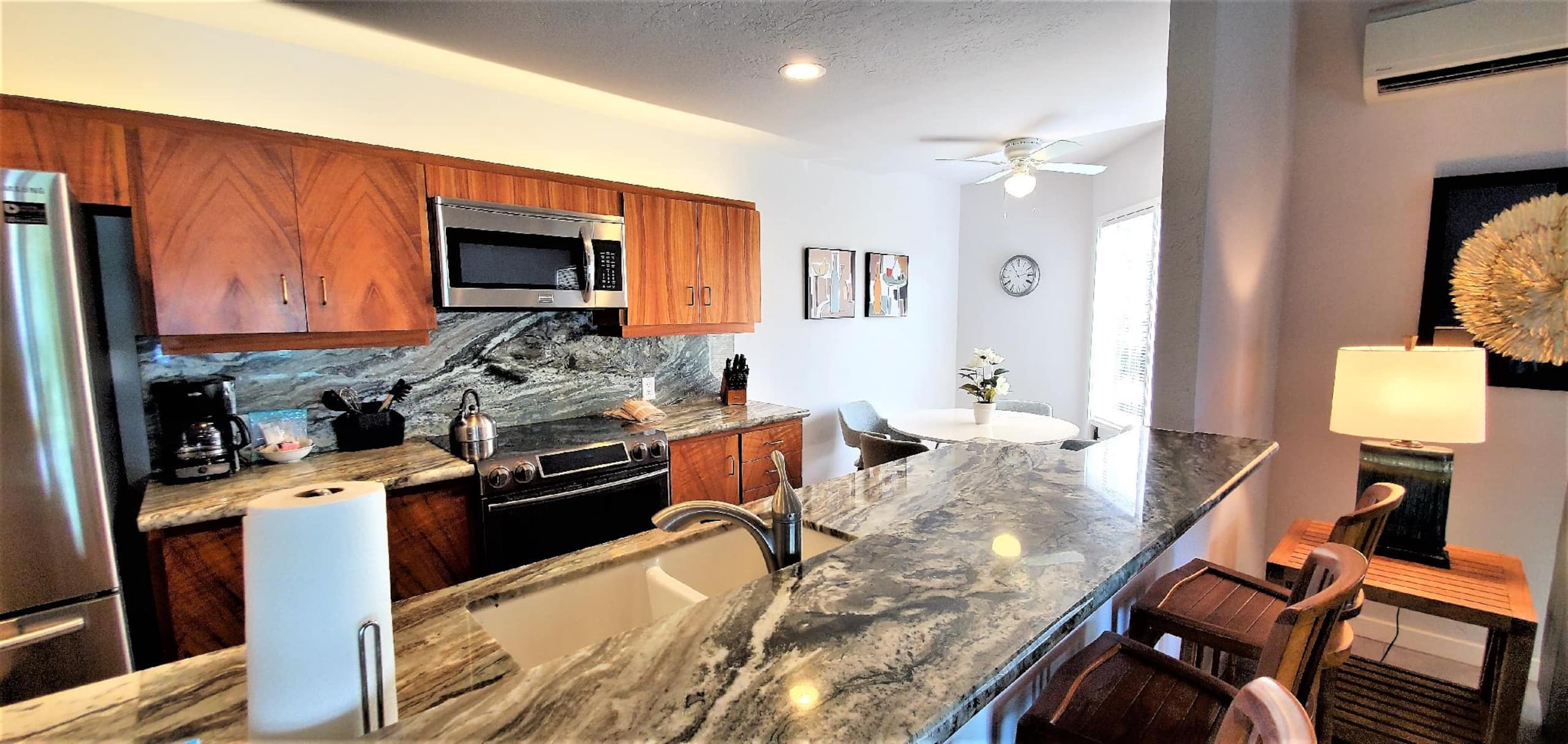 Condo in Kailua-Kona · ★4.92 · 2 bedrooms · 4 beds · 2 baths - Image 3