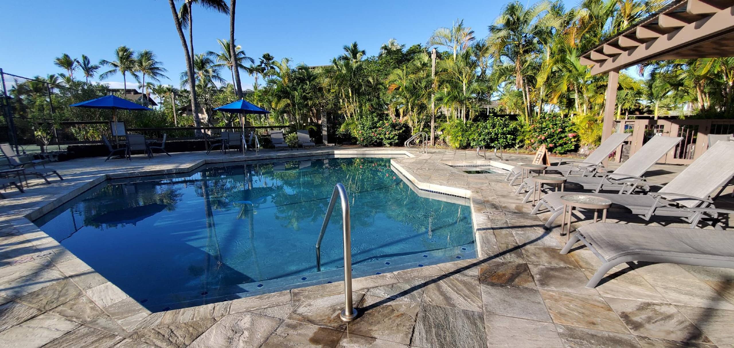 Condo in Kailua-Kona · ★4.92 · 2 bedrooms · 4 beds · 2 baths - Image 21