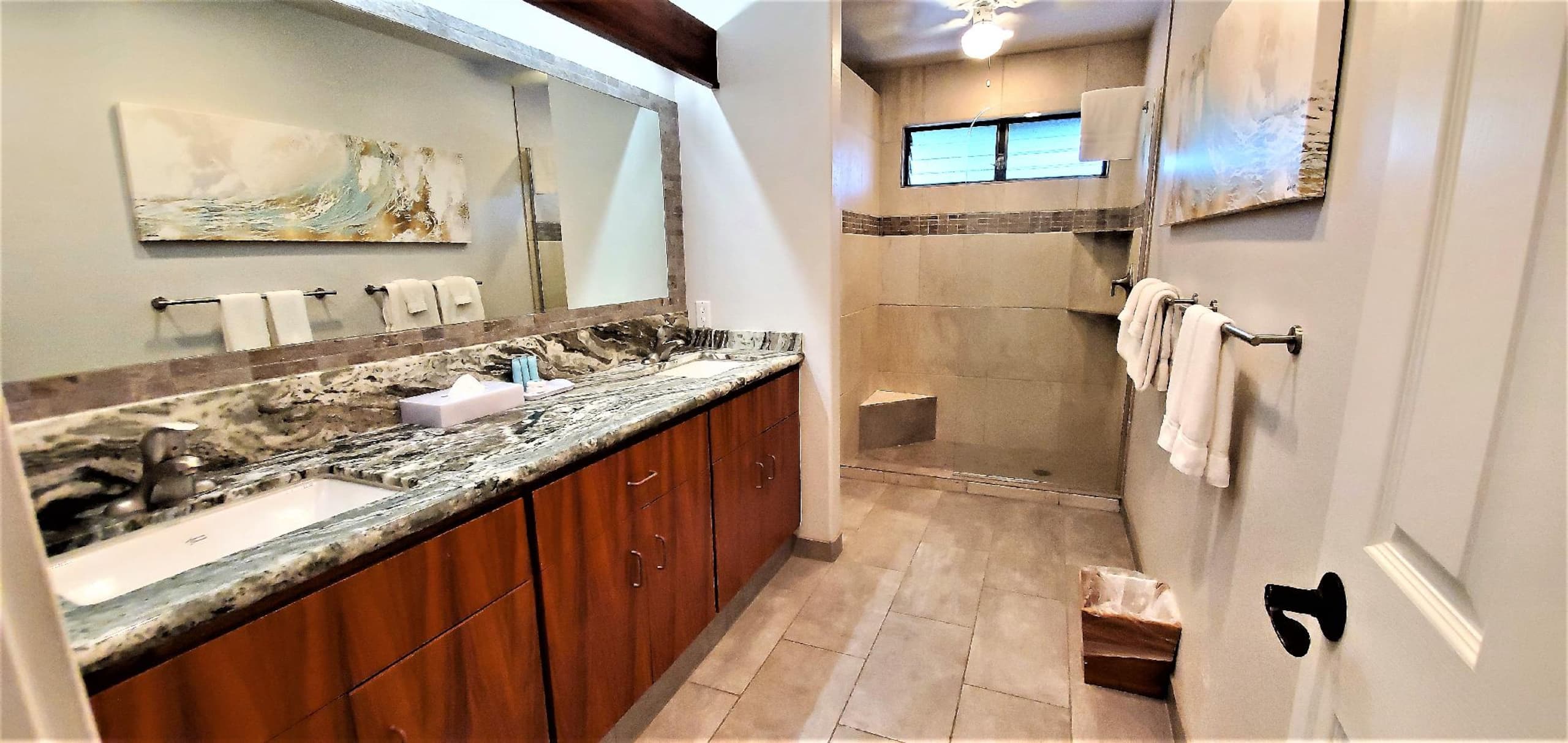 Condo in Kailua-Kona · ★4.92 · 2 bedrooms · 4 beds · 2 baths - Image 11