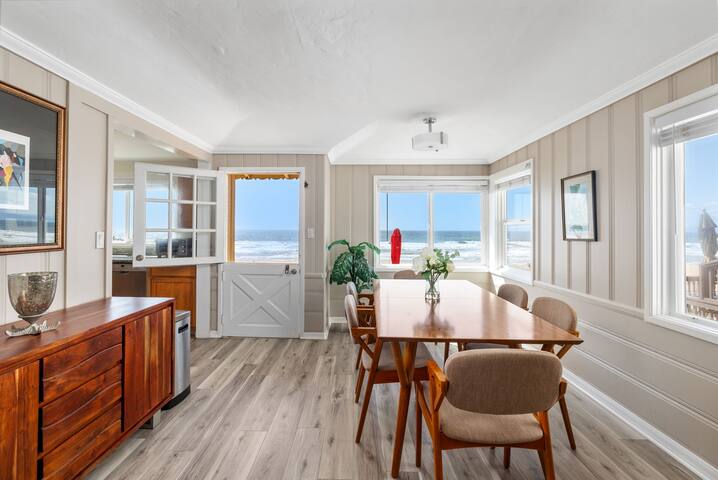 Oceanfront Dream Home w/ Jacuzzi gallery image 4