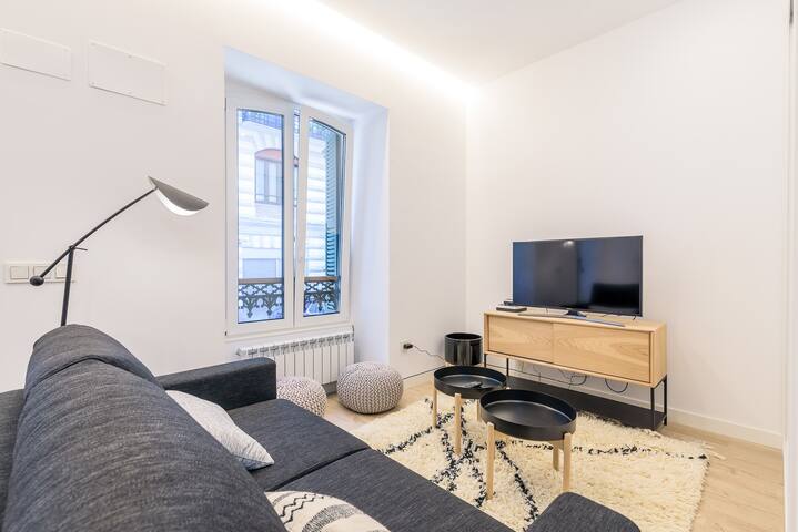 Paris, near La Concha Beach gallery image 4