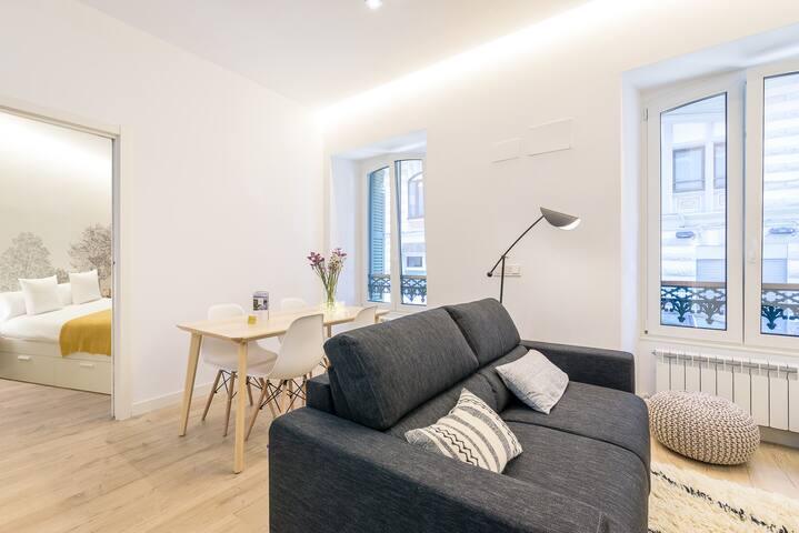 Paris, near La Concha Beach gallery image 2