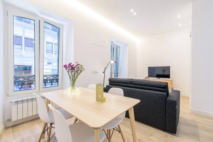 Paris, near La Concha Beach