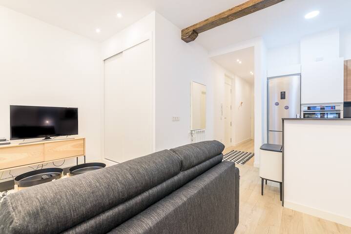 Paris, near La Concha Beach gallery image 5