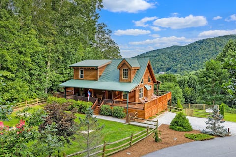 Vista View - Hot tub, fenced yard, great views!