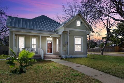 Come Relax: 2 K Bedrooms, Dogs Welcome