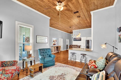 Relax: 2 K Bedrooms, Dogs Welcome, Fenced Yard