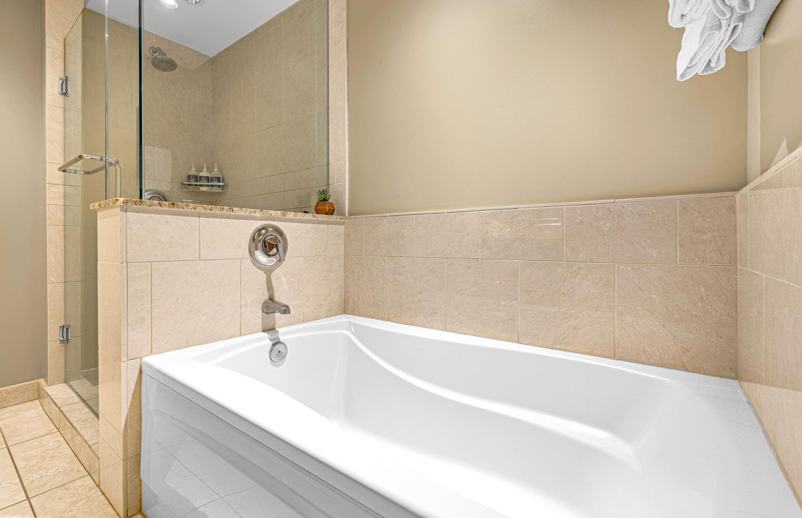 Condo in Lahaina · ★4.7 · Studio · 3 beds · 1 bath - Image 23