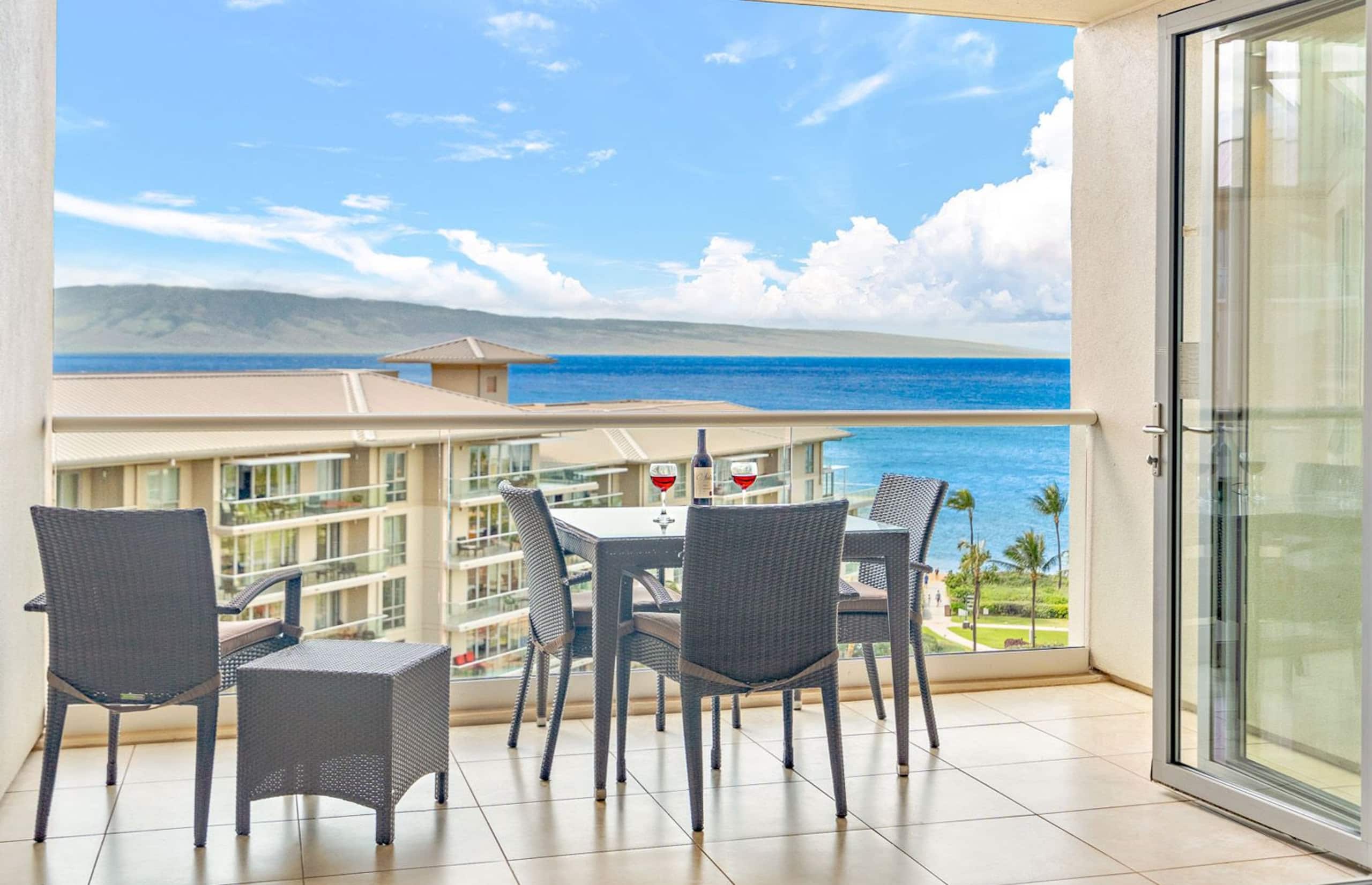 Condo in Lahaina · ★4.7 · Studio · 3 beds · 1 bath - Image 1