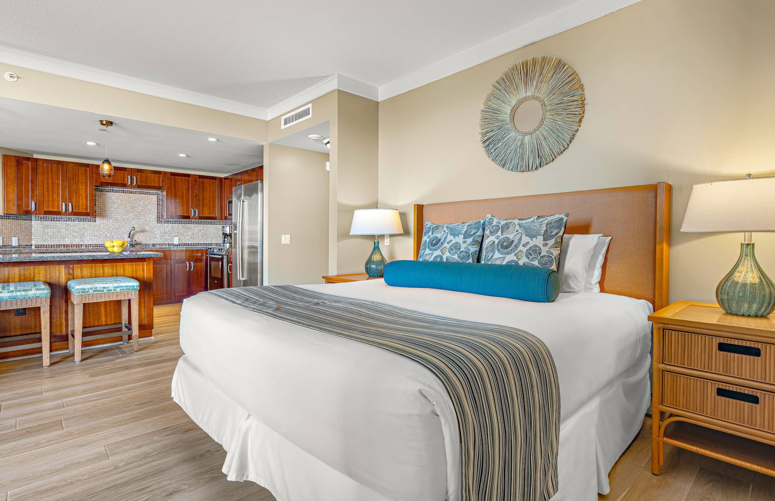 Condo in Lahaina · ★4.7 · Studio · 3 beds · 1 bath - Image 19