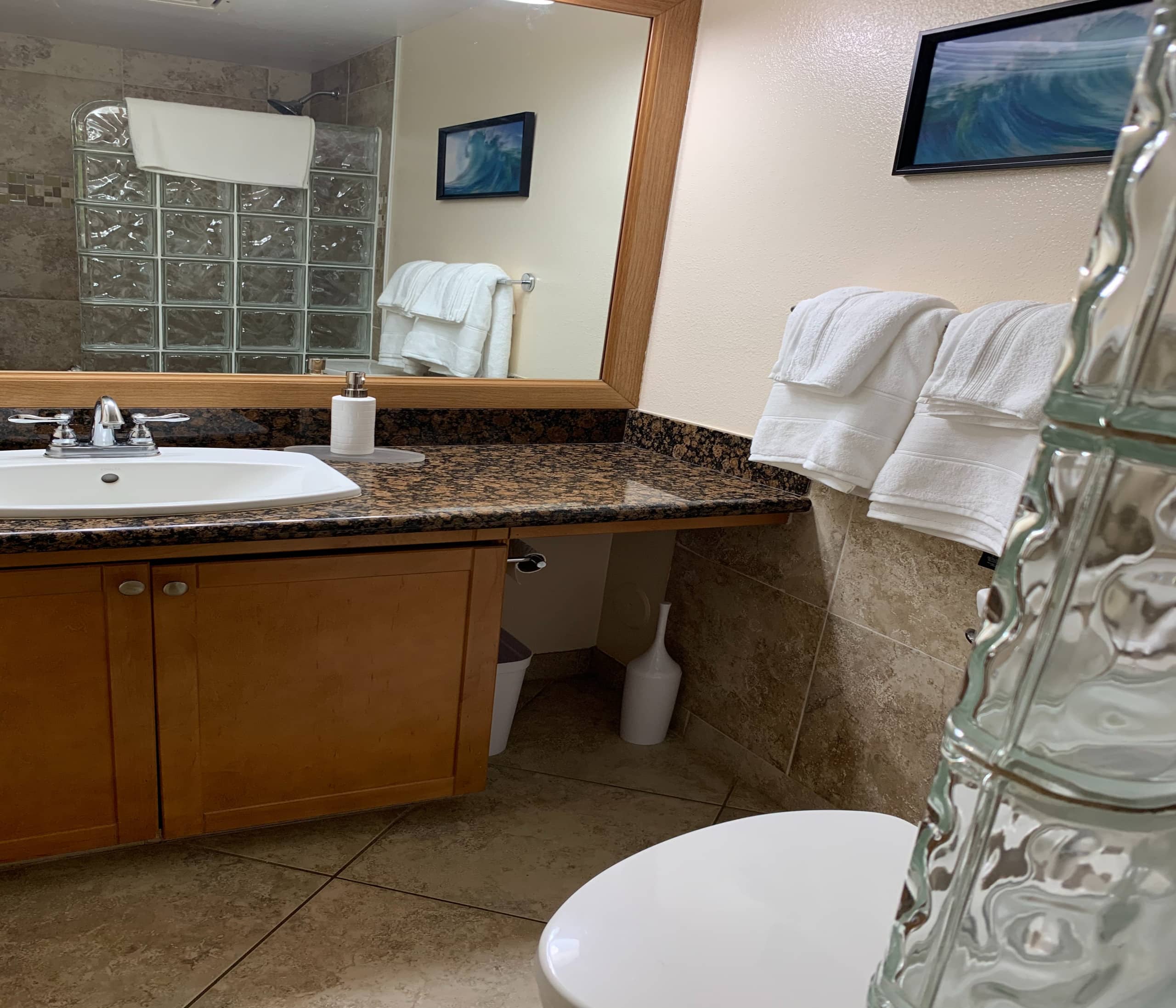 Condo in Kihei · ★5.0 · 1 bedroom · 2 beds · 2 private baths - Image 16