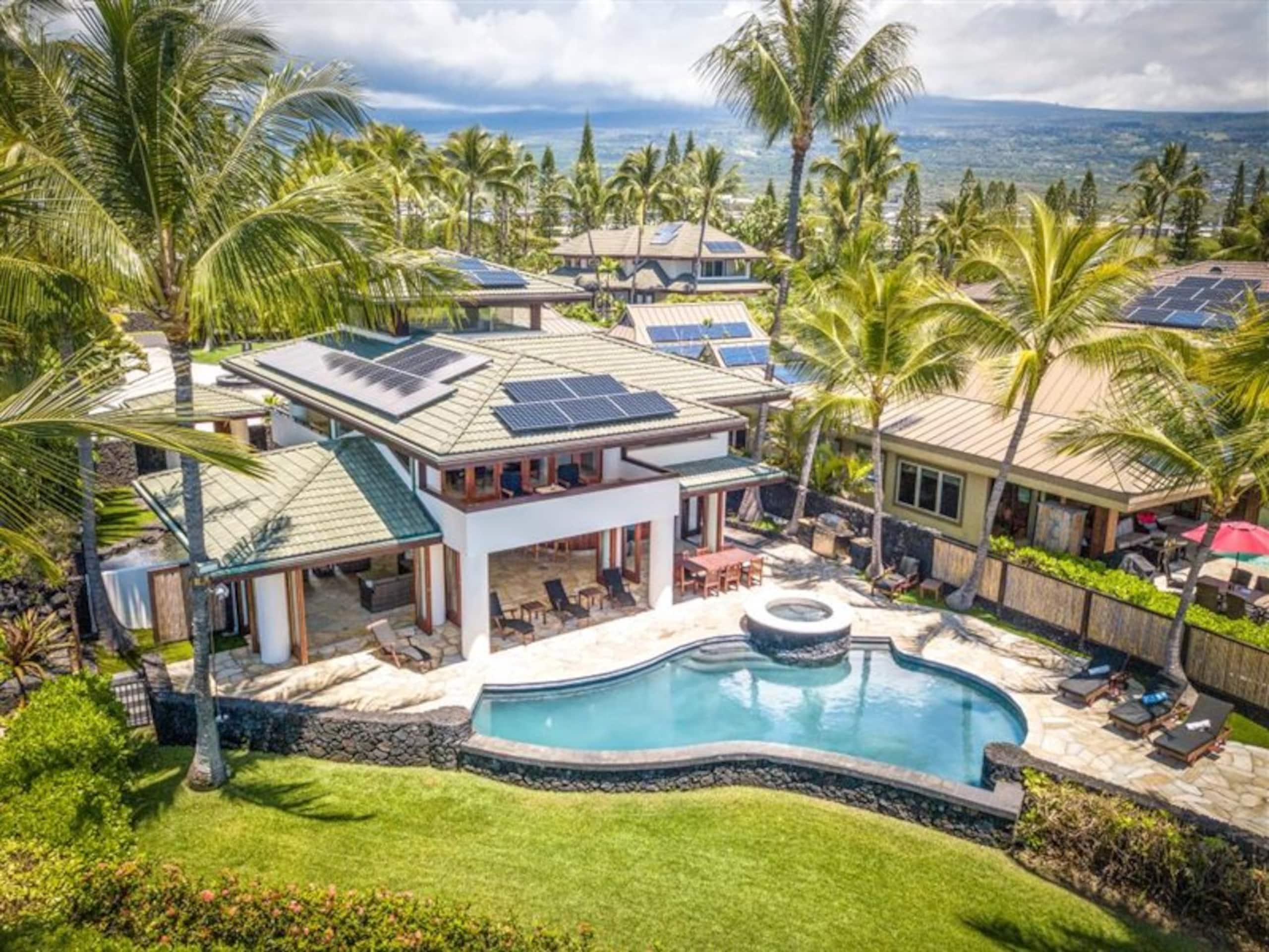 Home in Kailua-Kona · ★4.68 · 3 bedrooms · 6 beds · 3.5 baths - Image 47