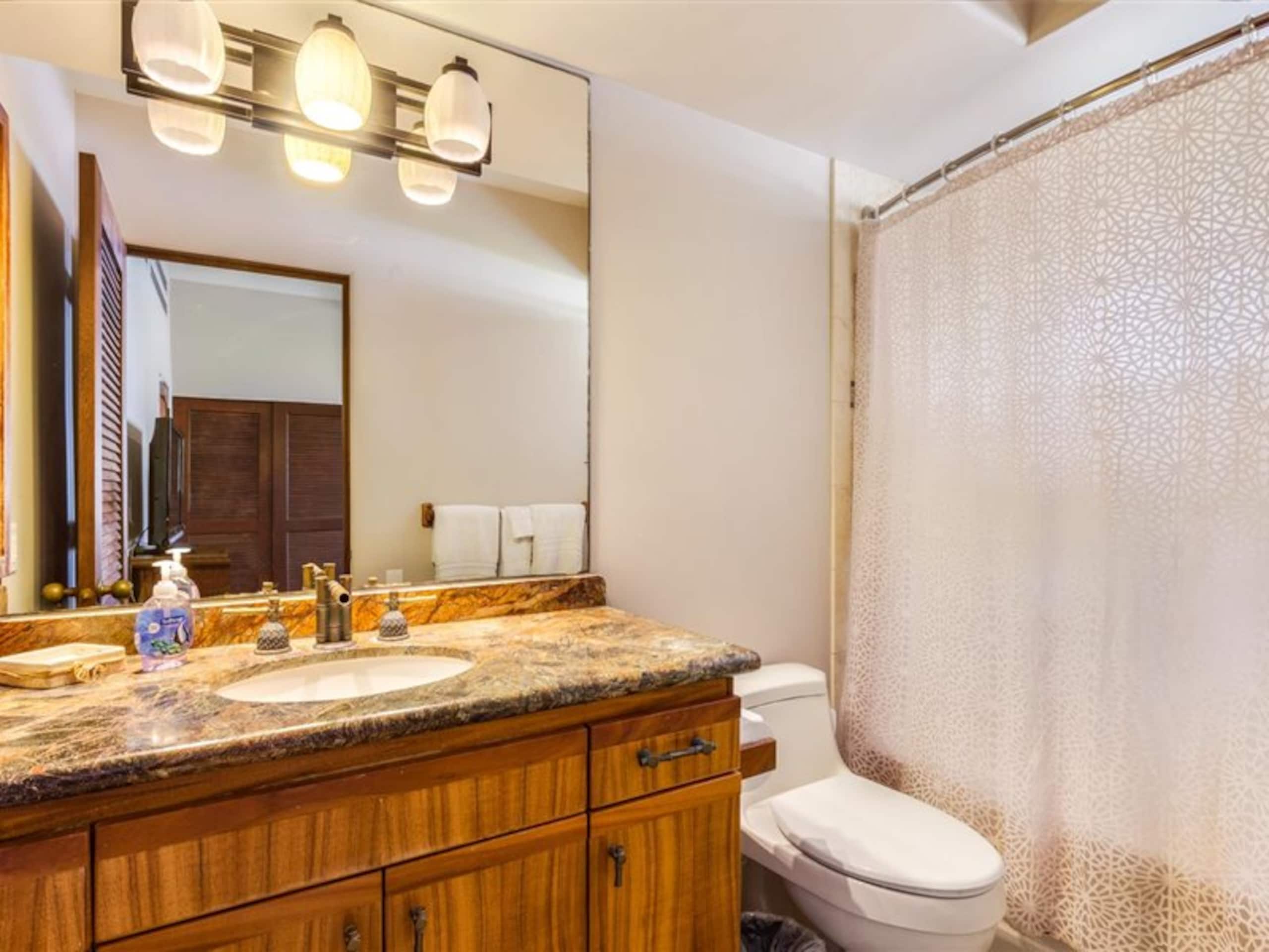 Home in Kailua-Kona · ★4.68 · 3 bedrooms · 6 beds · 3.5 baths - Image 23