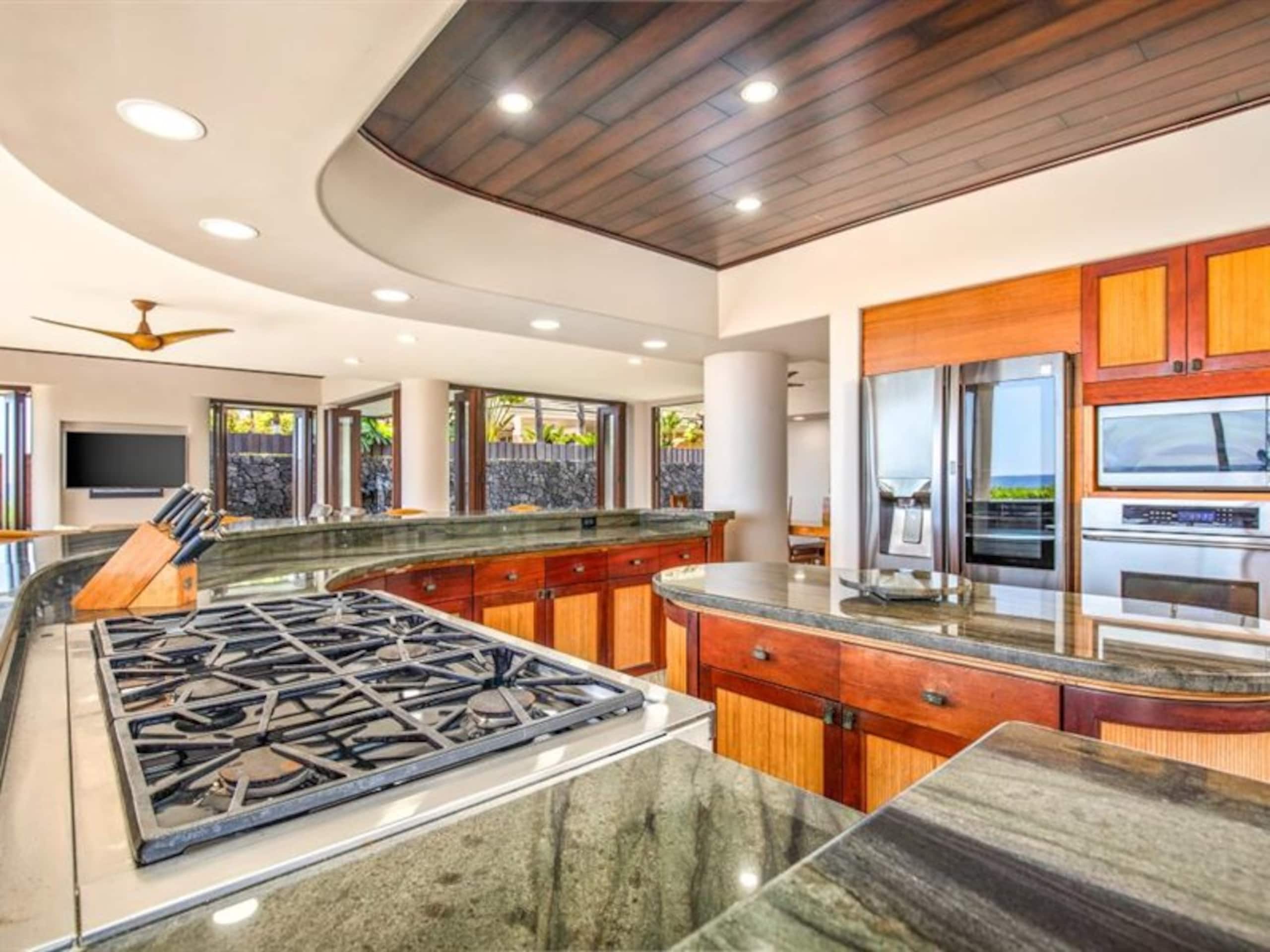 Home in Kailua-Kona · ★4.68 · 3 bedrooms · 6 beds · 3.5 baths - Image 5
