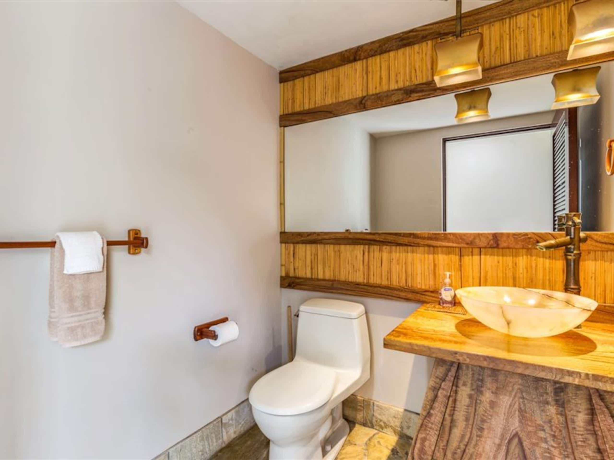 Home in Kailua-Kona · ★4.68 · 3 bedrooms · 6 beds · 3.5 baths - Image 11