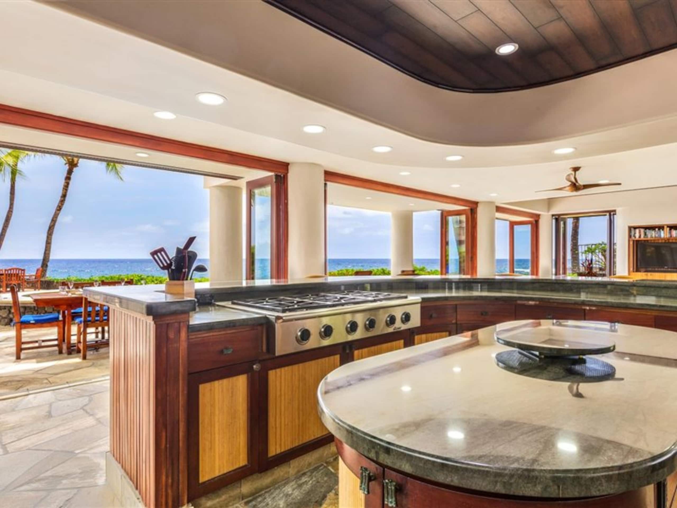 Home in Kailua-Kona · ★4.68 · 3 bedrooms · 6 beds · 3.5 baths - Image 9