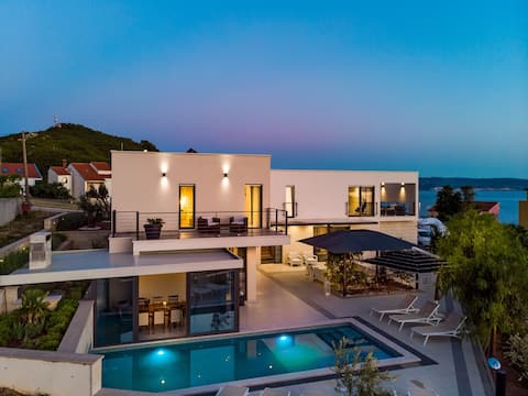 Luxury Villa Cecilia private pool, 250m from beach