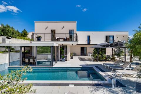 Luxury Villa Cecilia private pool, 250m from beach