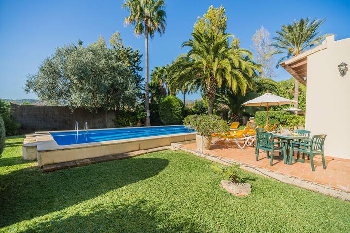 Cati Sontoiri gallery image 3