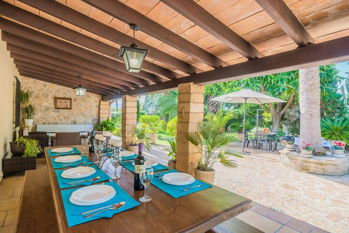 Cati Sontoiri gallery image 5