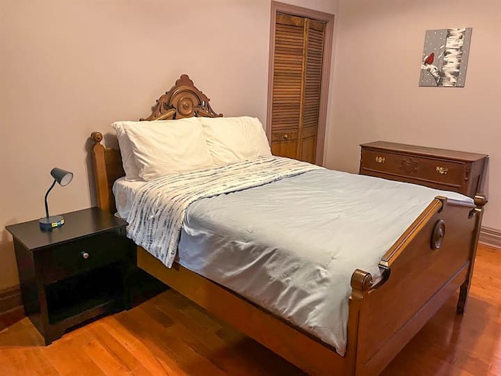 Спалня #2 с двойно легло