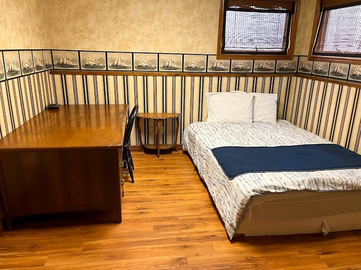 Входът към BR6 е през BR5. Има двойно легло