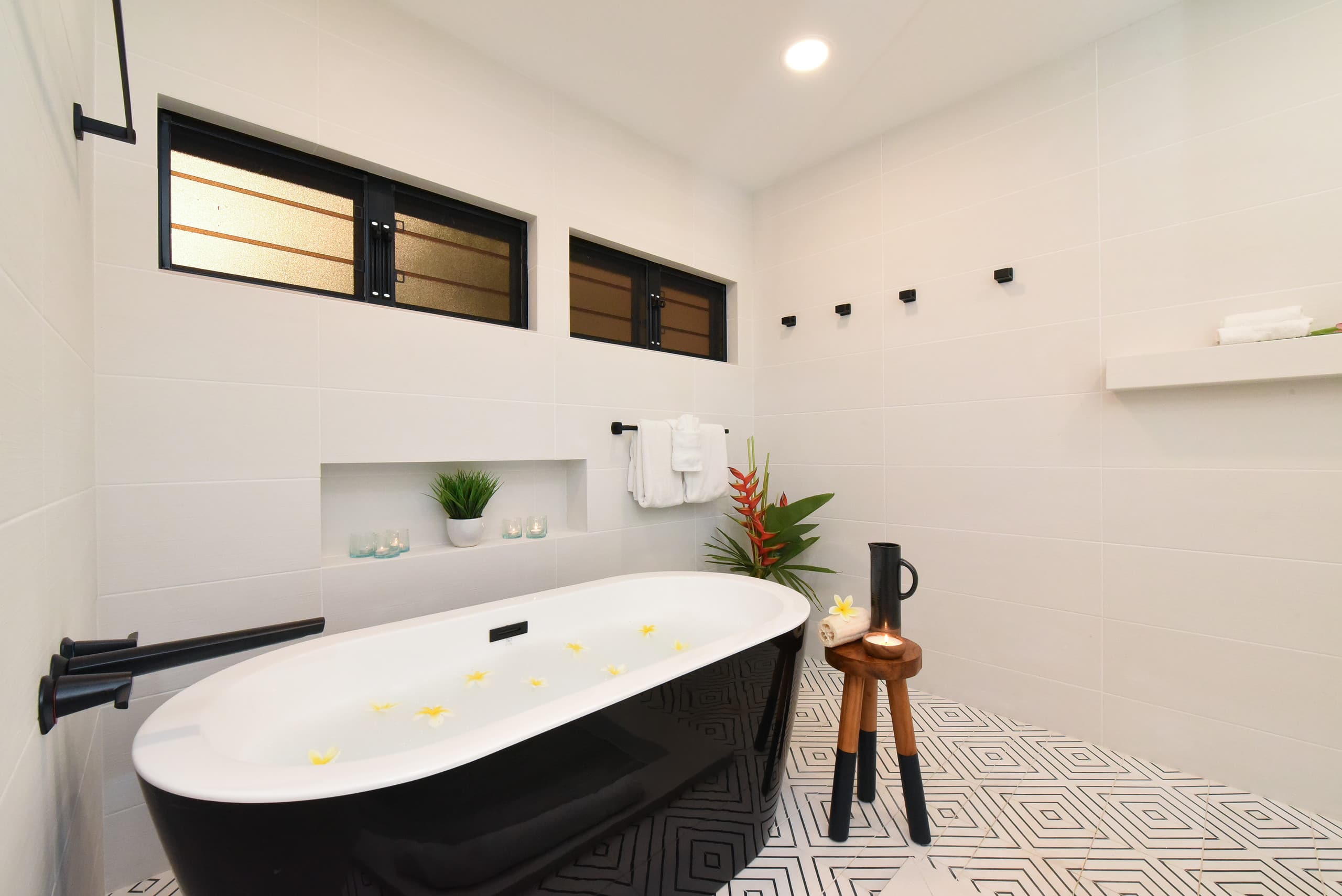Condo in Lahaina · ★5.0 · 2 bedrooms · 4 beds · 3 baths - Image 19