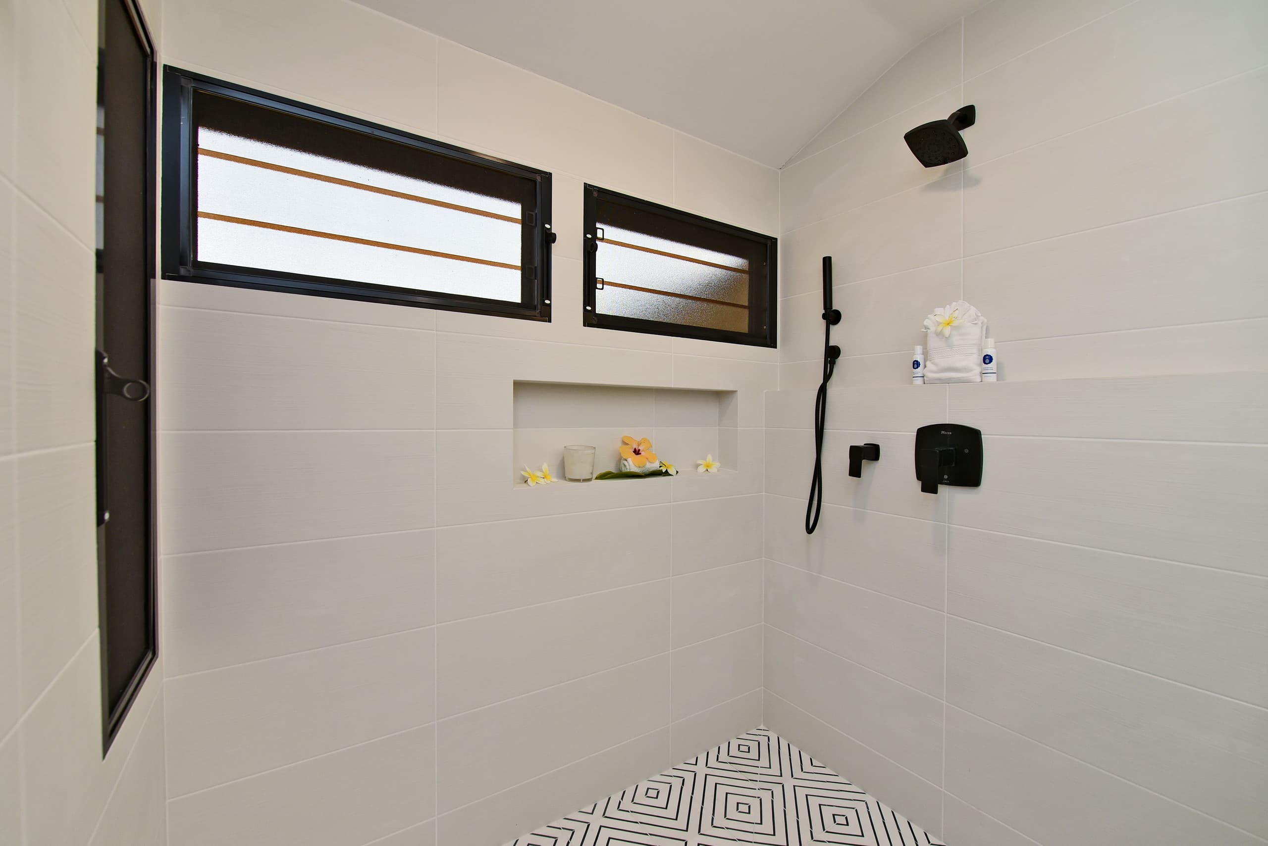 Condo in Lahaina · ★5.0 · 2 bedrooms · 4 beds · 3 baths - Image 18