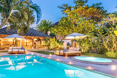 Villa Toscana - Huge 7BDR with 3 Pools