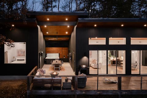 Glass House Asheville • Hot Tub • Blue Ridge Views