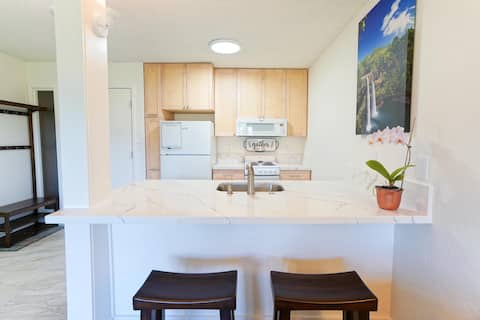 Plantation Hale D11, AC, Walk to Beach, Pool View