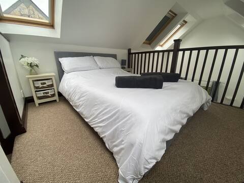 The Stables - Detached Cottage with Private Garden
