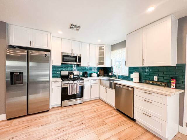 Brand New Modern 4BR 2BA Luxury Home – FAL – Prime gallery image 5