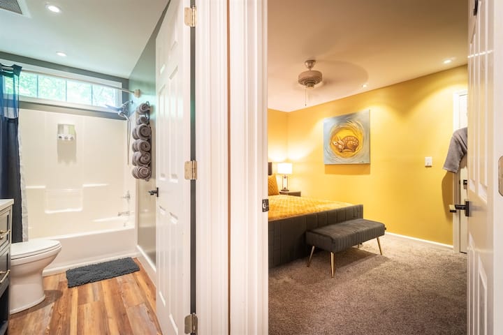 Hosťovská spálňa s jelením motívom