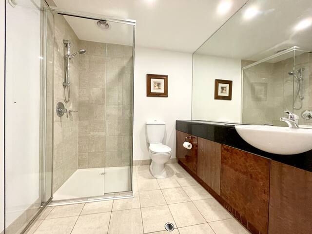 Amazing warehouse style on king! gallery image 4