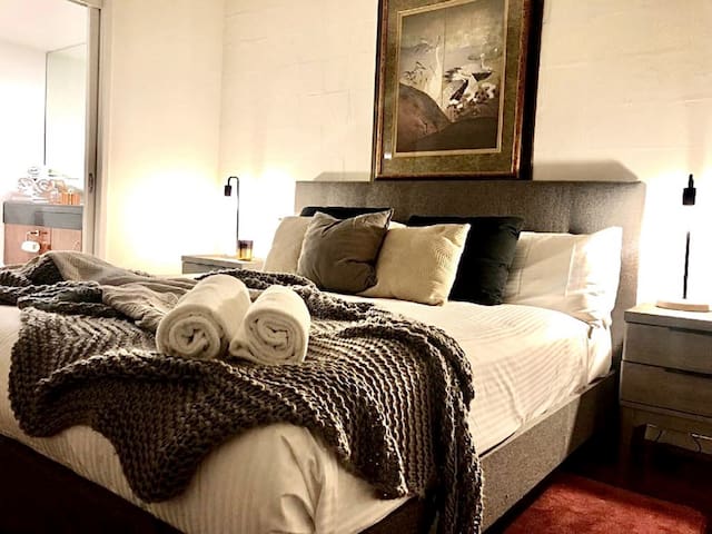 Amazing warehouse style on king!