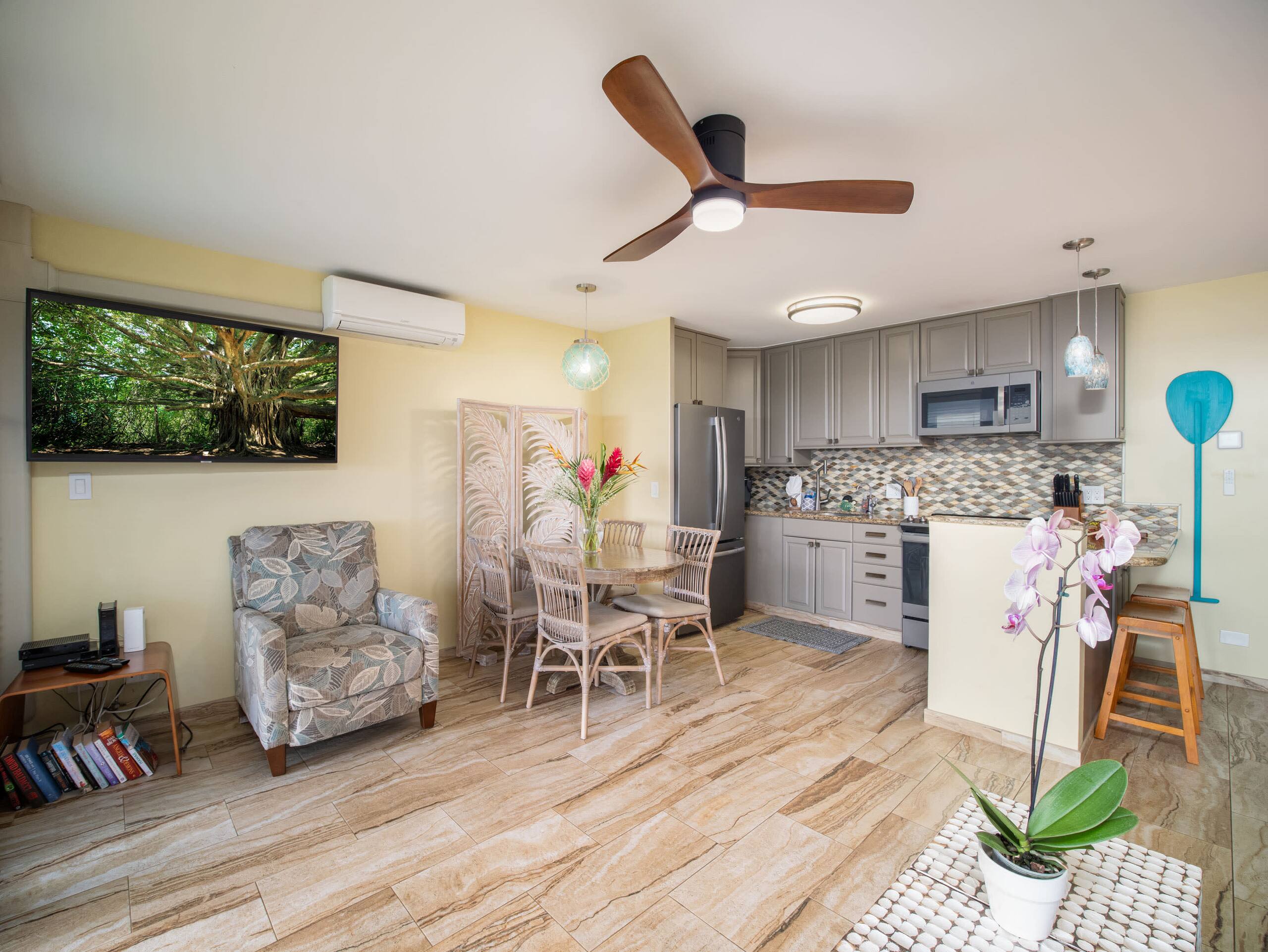 Condo in Kihei · ★4.96 · 1 bedroom · 2 beds · 1 bath - Image 13